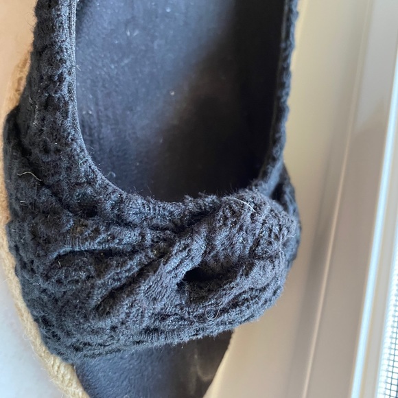 🛍2/$80 Fish toe wedges - Picture 3 of 6